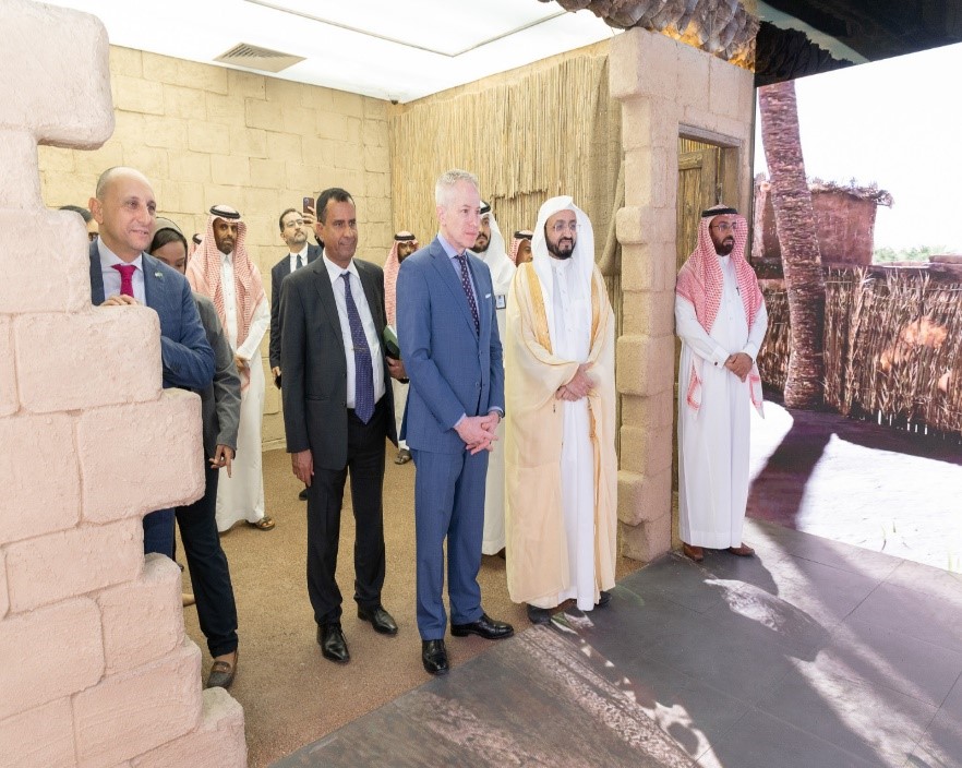 سفير الولايات المتحدة الأمريكية لدى المملكة العربية السعودية في زيارة المعرض والمتحف الدولي